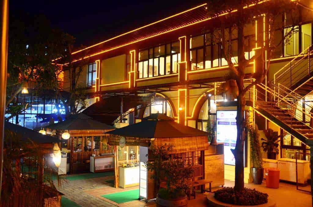 Nhà hàng sân vườn Lã Vọng tại Hà Nội